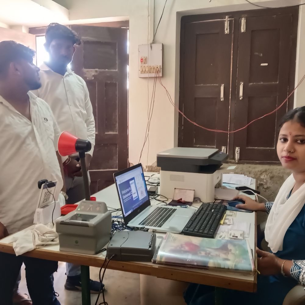 सदर-ब्लॉक में 18 साल तक के बच्चों का मुफ्त आधार-पंजीकरण:रोज 50-60 लोग पहुंच रहे, नाम-पता भी बदलवा सकते हैं, जन्मतिथि में सुधार नहीं