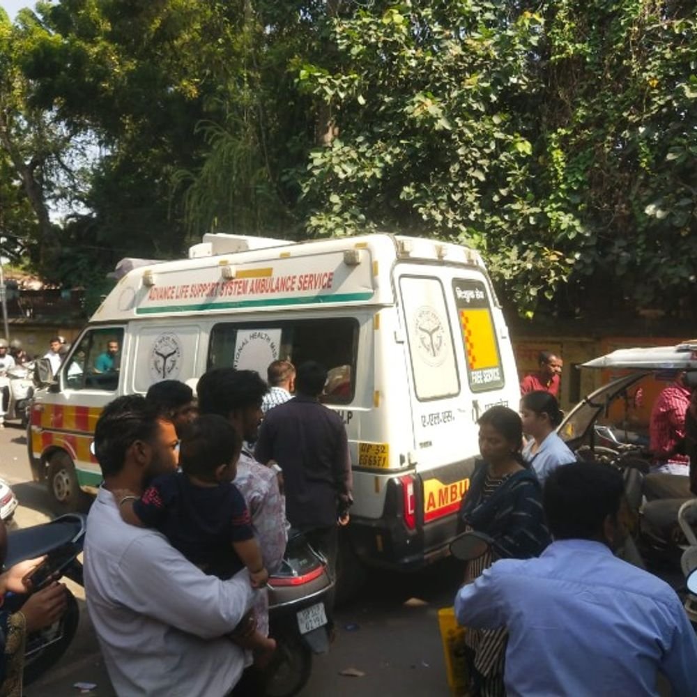 नवजात को भर्ती कराने के लिए 4 घंटे भटके परिजन:KGMU और डफरिन से लौटाया, निजी अस्पताल के ICU में भर्ती