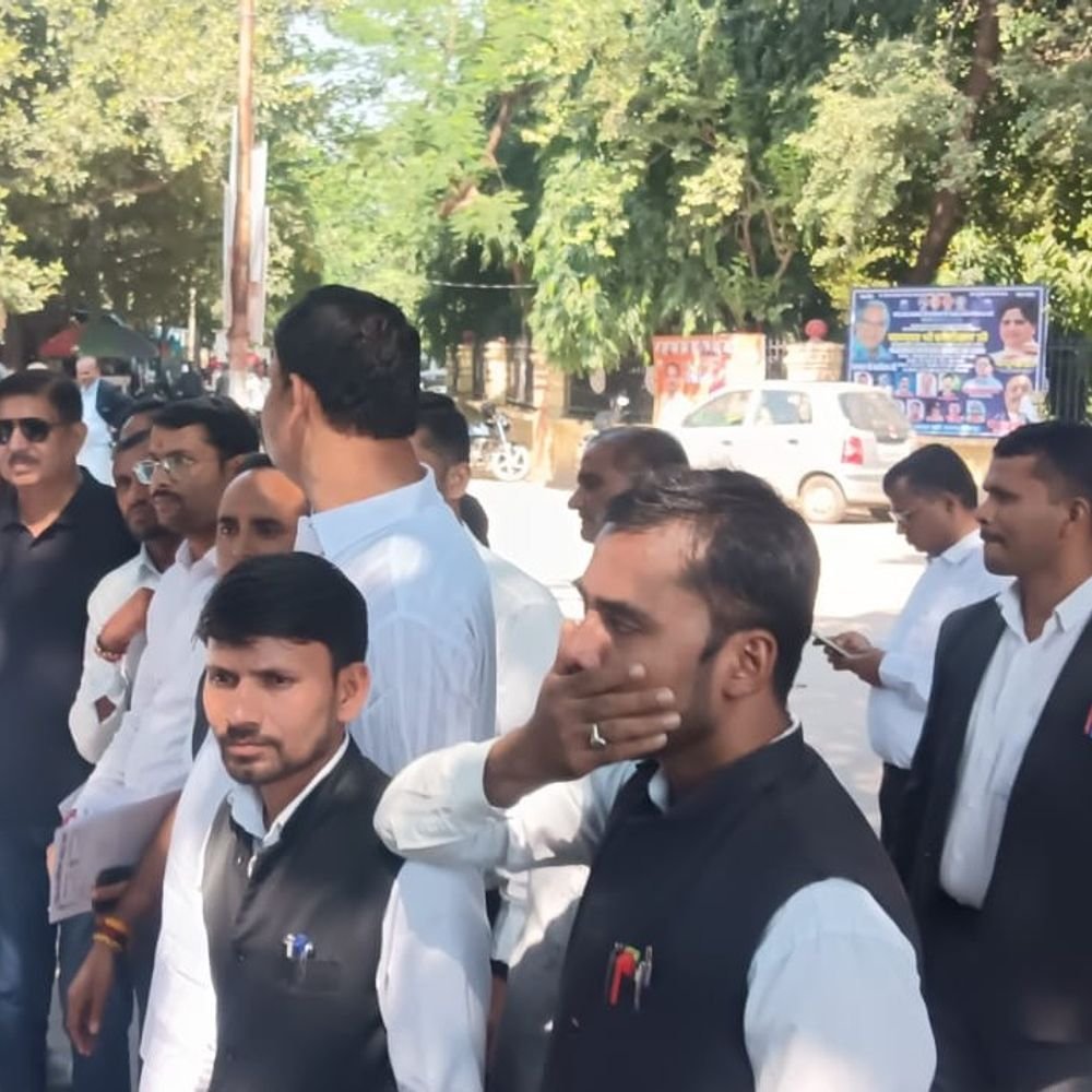 अधिवक्ताओं की सुरक्षा-कल्याण को लेकर CM को ज्ञापन:फतेहपुर में हर बुधवार हड़ताल का ऐलान; सुरक्षा अधिनियम लागू करने की मांग