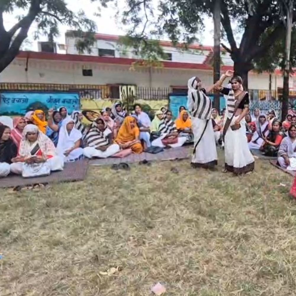 आशा कार्यकर्ता सरकारी कर्मचारी दर्जे और 18 हजार मानदेय:7वें दिन भी कार्य बहिष्कार कर अनिश्चितकालीन धरना जारी