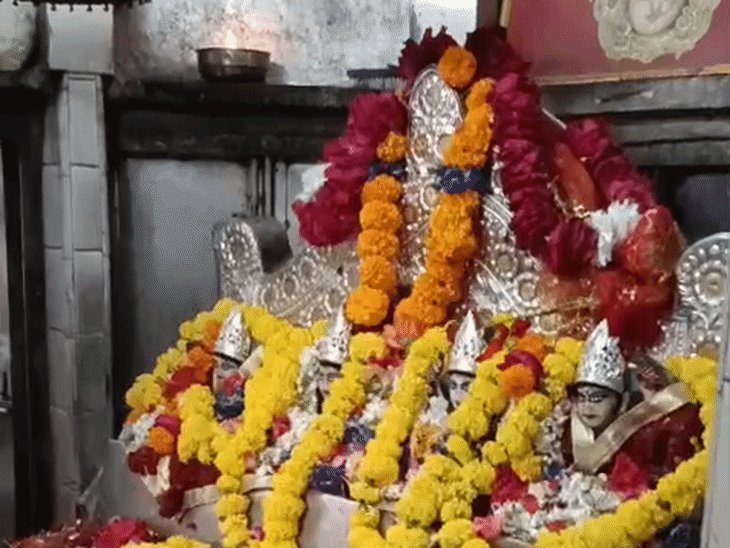 नवरात्र के पहले दिन मंदिरों में उमड़ी भक्तों की भीड़:जयकारों से गूंजे देवी धाम, तपेश्वरी मंदिर में 506 दीपक जलाए गए