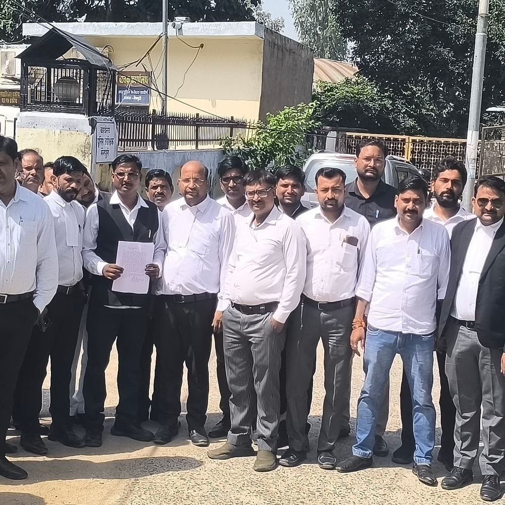 मैनपुरी में गणेश पंडाल में फायरिंग का आरोप:नशे में धुत युवक ने महिलाओं से अभद्रता कर तमंचे से फायर किया, SP से कार्रवाई की मांग