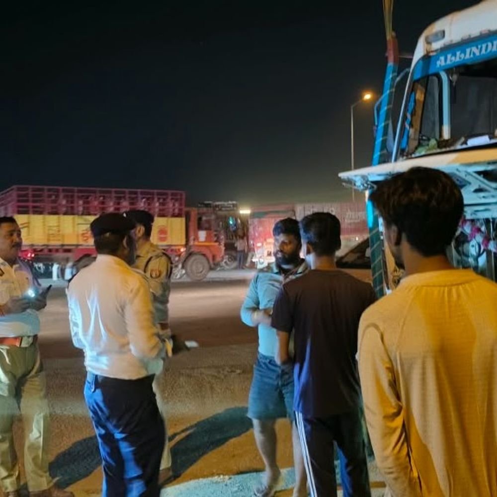 गोरखपुर में ट्रैफिक पुलिस ने सीज किए 147 गाड़ियां:नाबालिग चला रहे थे ऑटो-ई-रिक्शा; ड्रंक एंड ड्राइव और प्रेशर हॉर्न पर भी कार्रवाई