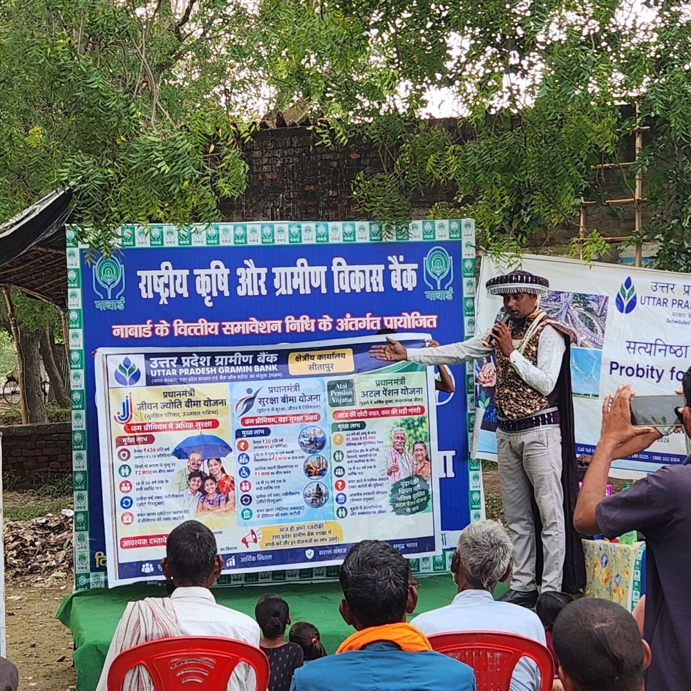 जादू के करतबों से ग्रामीणों को किया जागरूक:ग्रामीणों को डिजिटल धोखाधड़ी से बचने के तरीके बताए