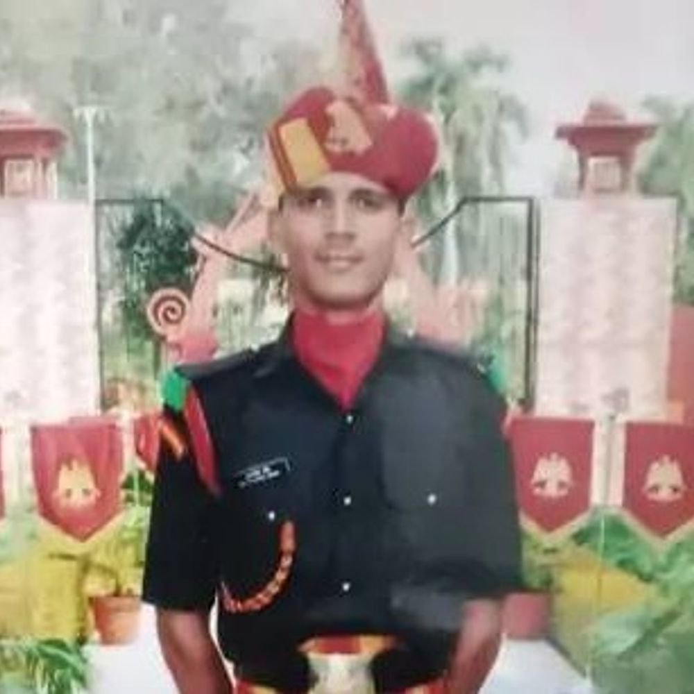सेना के जवान को अज्ञात वाहन ने रौंदा:मिलिट्री हॉस्पिटल में मौत, राजकीय सम्मान के साथ हुआ अंतिम संस्कार