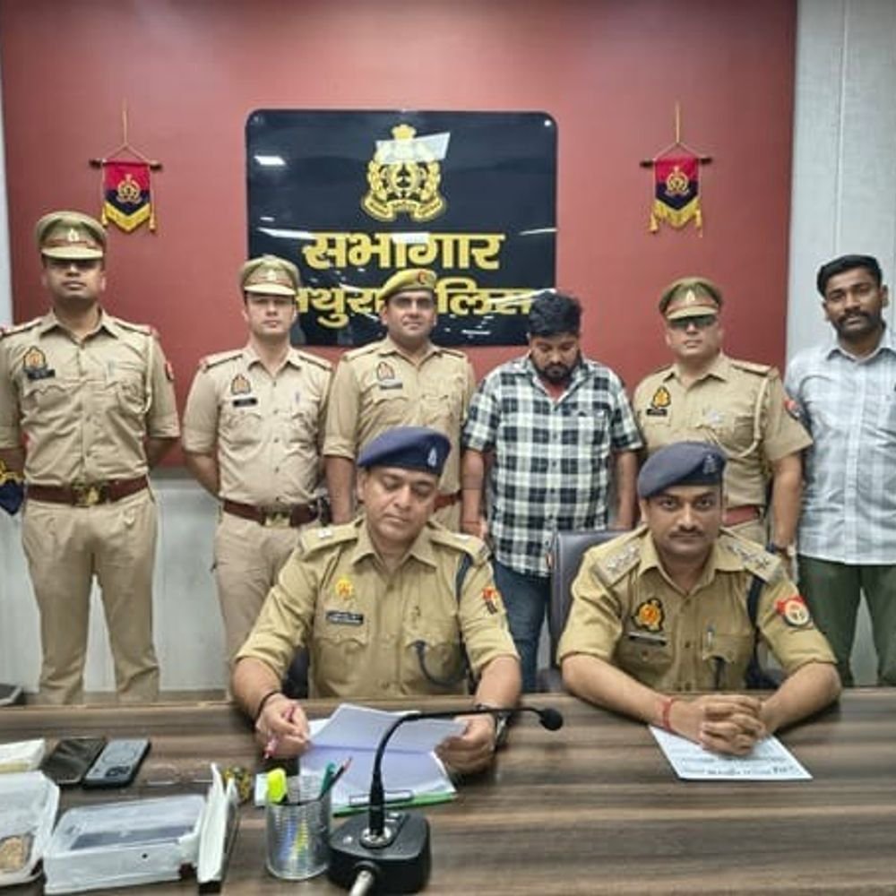 हत्या का डर दिखाकर 30 लाख के गहने ठगे:आरोपी गिरफ्तार, पुलिस ने ठगे गए सभी आभूषण बरामद किए