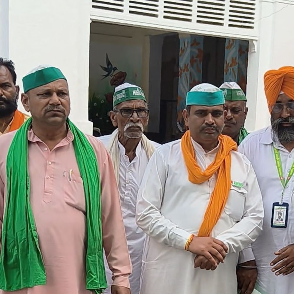 किसानों की समस्याओं को लेकर कलेक्ट्रेट पहुंचे चढूनी पदाधिकारी:मुख्यमंत्री को संबोधित 13 सूत्रीय ज्ञापन जिलाधिकारी को सौंपा, समाधान का आश्वासन