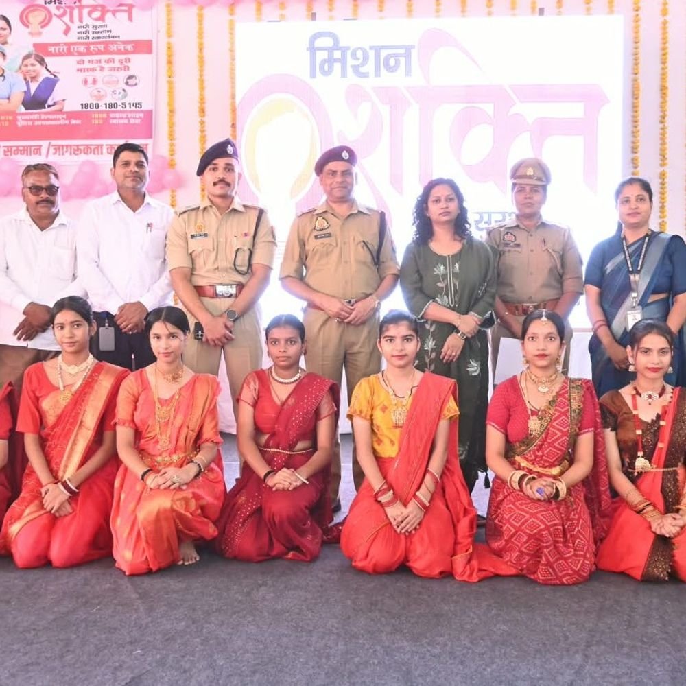 जालौन में महिलाओं को जागरूक किया:उत्कृष्ट कार्य करने वाली महिलाएं बालिकाएं सम्मानित