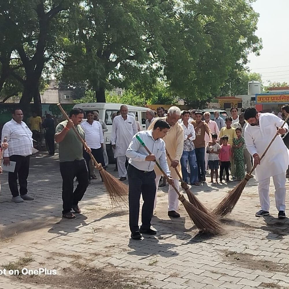 गाजियाबाद में जल संरक्षण अभियान:तालाबों की सफाई की गई, ग्रामीणों को किया गया जागरूक