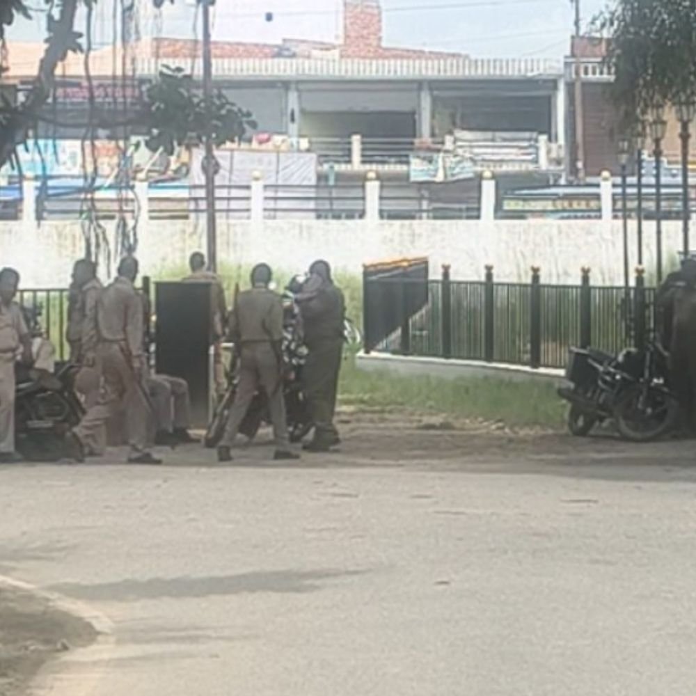 सिद्धार्थनगर में बच्चों के विवाद के बाद दो पक्ष भिड़े:एक-दूसरे पर गाली-गलौज और हमला करने के आरोप; 8 के खिलाफ केस
