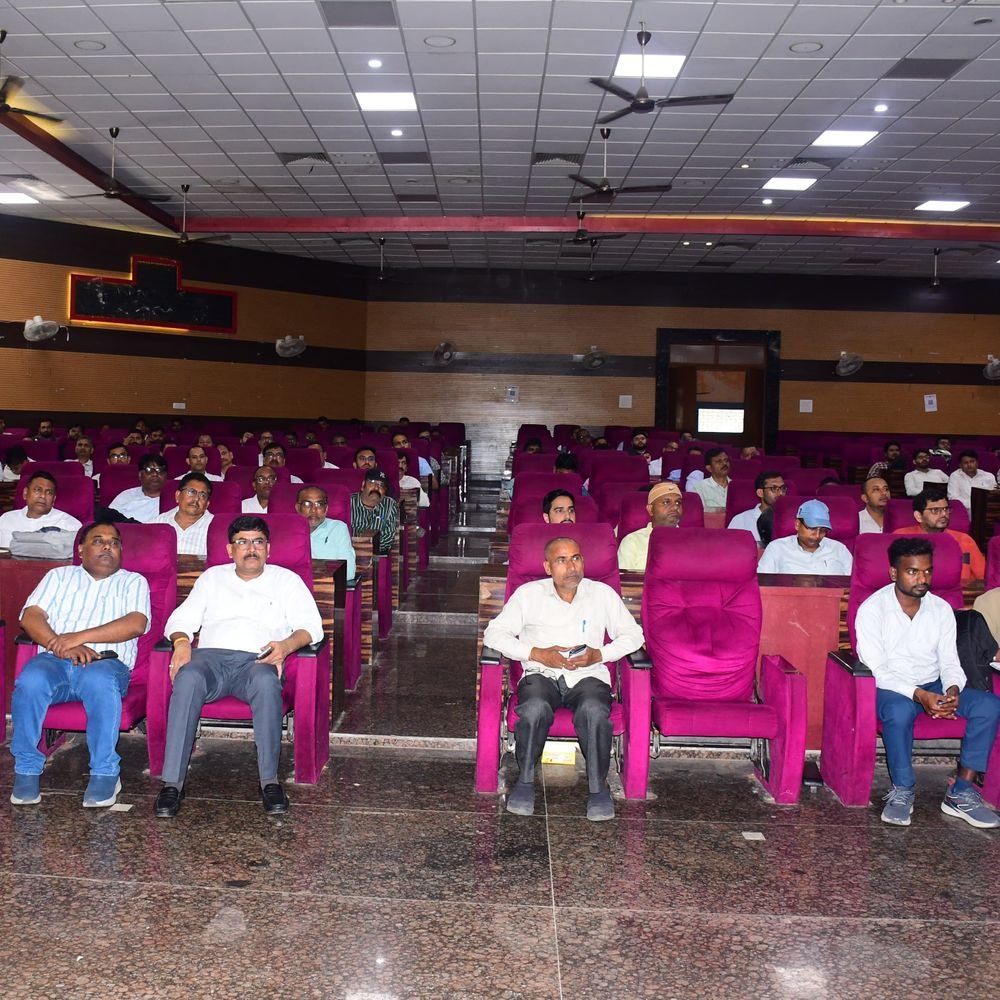 चुनाव प्रशिक्षण से 75 कर्मचारी गायब:इलाहाबाद-झांसी स्नातक निर्वाचन के प्रशिक्षण से गैरहाजिर कर्मियों पर होगी कार्रवाई