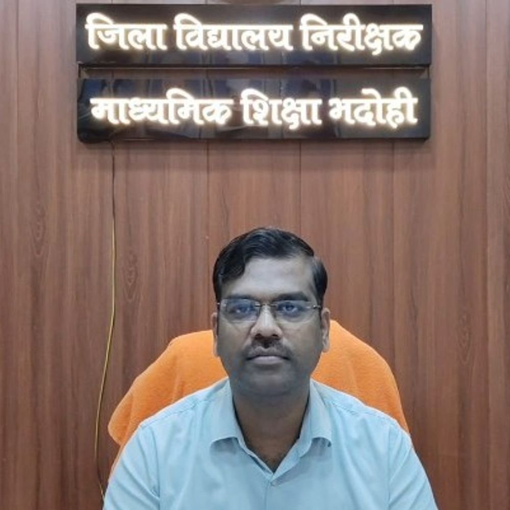 भदोही में 13 केंद्रों पर होगी पीईटी:25, 30 अक्टूबर और 1 नवंबर को 33,984 अभ्यर्थी देंगे एग्जाम, मजिस्ट्रेट भी तैनात