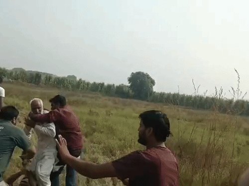 गाजियाबाद में जमीन को लेकर जातीय संघर्ष, तनागाजियाबाद के भोजपुर:भोजपुर में 6 लोगों ने किसान को को खेत में घेरकर फावड़े से हमला किया