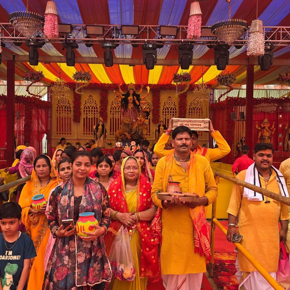 कन्नौज में नवरात्र पहले दिन कलश यात्रा:फूलमती मंदिर संग पंडालों में रौनक, भक्तों ने विधि-विधान से की पूजा