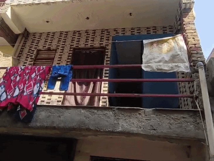 आगरा में भाई ने बहन को मारी गोली:पीठ में फंसी, घायल बहन पुष्पांजलि हॉस्पिटल के ICU में भर्ती, आरोपी भाई फरार