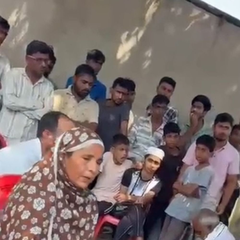 प्रतापगढ़ में महिला का शव बल्ली से लटका मिला:मायके वालों ने ससुराल पक्ष पर हत्या का आरोप लगाया, पुलिस जांच में जुटी