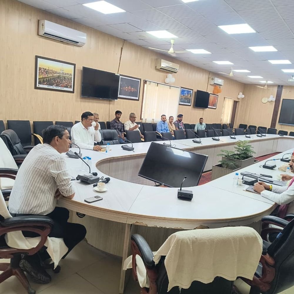 मथुरा में मतदाता सूची से कटे नामों का सत्यापन:पात्रों को जोड़ने के लिए घर-घर जाएंगे बीएलओ, लगेंगे विशेष शिविर