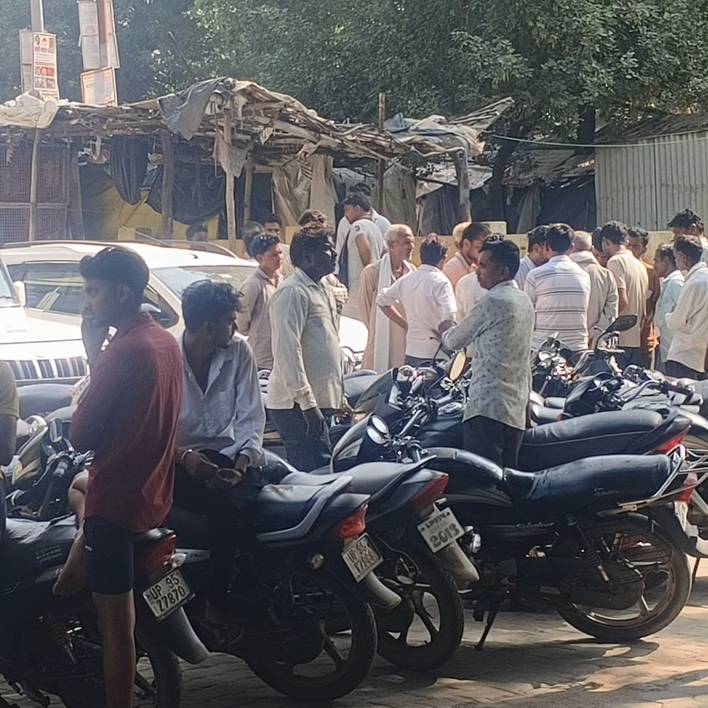 महोबा में लाइनमैन की हाईटेंशन करंट लगने से मौत:महोबकंठ में काम करते समय हुआ हादसा, शटडाउन के बाद भी करंट की चपेट में आने से गई जान