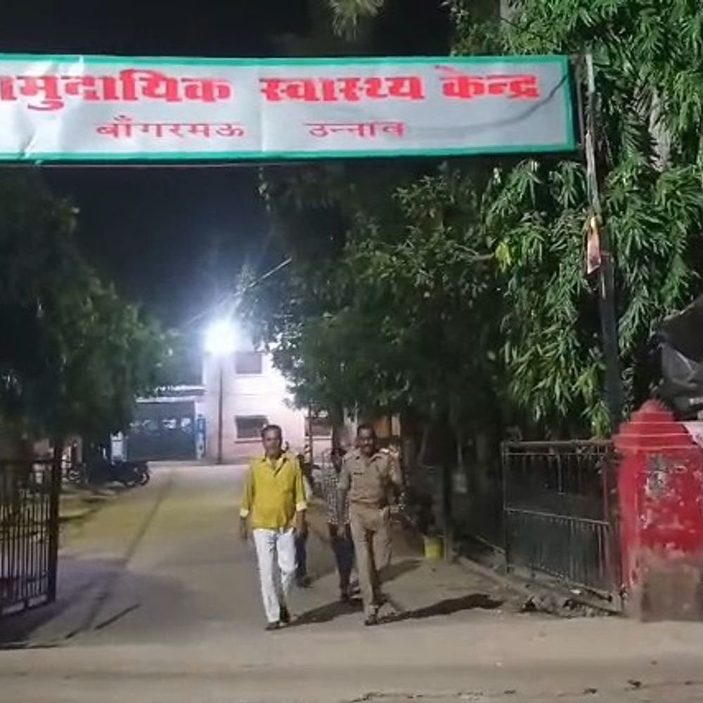 आगरा एक्सप्रेसवे पर दो हादसे, दो की मौत:उन्नाव में खराब कार देखने रुके लोगों को ट्रक ने रौंदा, सड़क पार कर रहे युवक की जान गई