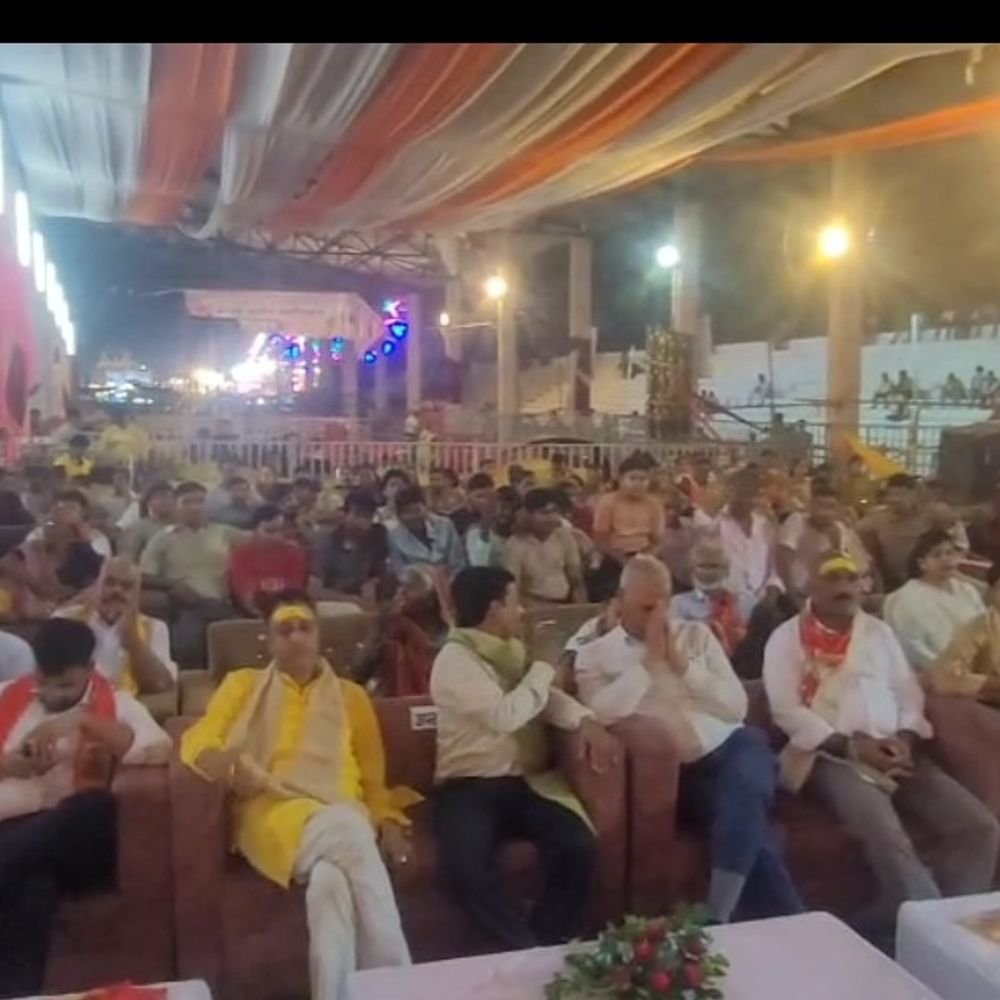 दाऊजी महाराज मेले में खाटू श्याम भजन संध्या का आयोजन:वृंदावन के गायक मुकुल द्विवेदी ने दी प्रस्तुति, पूरा वातावरण भक्ति में डूबा