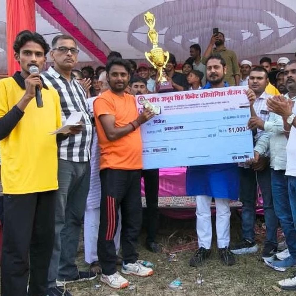 बिकरू कांड के बलिदानी दारोगा की याद में क्रिकेट टूर्नामेंट:फाइनल में धनीपुर की टीम ने छेमा सरैया को 22 रन से हराया