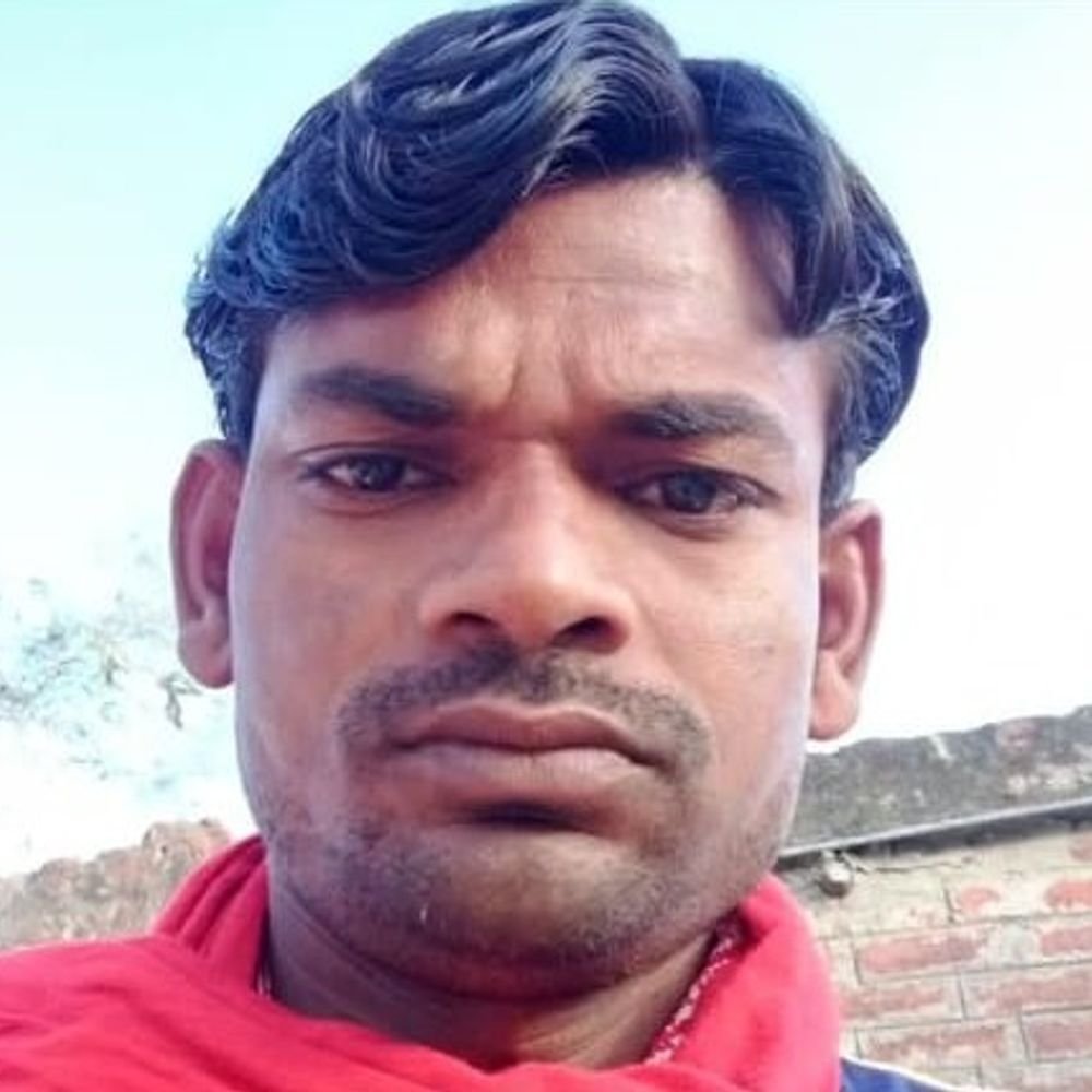 कमरे में पंखे से लटका मिला युवक का शव:देवरिया में पत्नी ने दो महीने पहले घर छोड़ा था, जांच में जुटी पुलिस