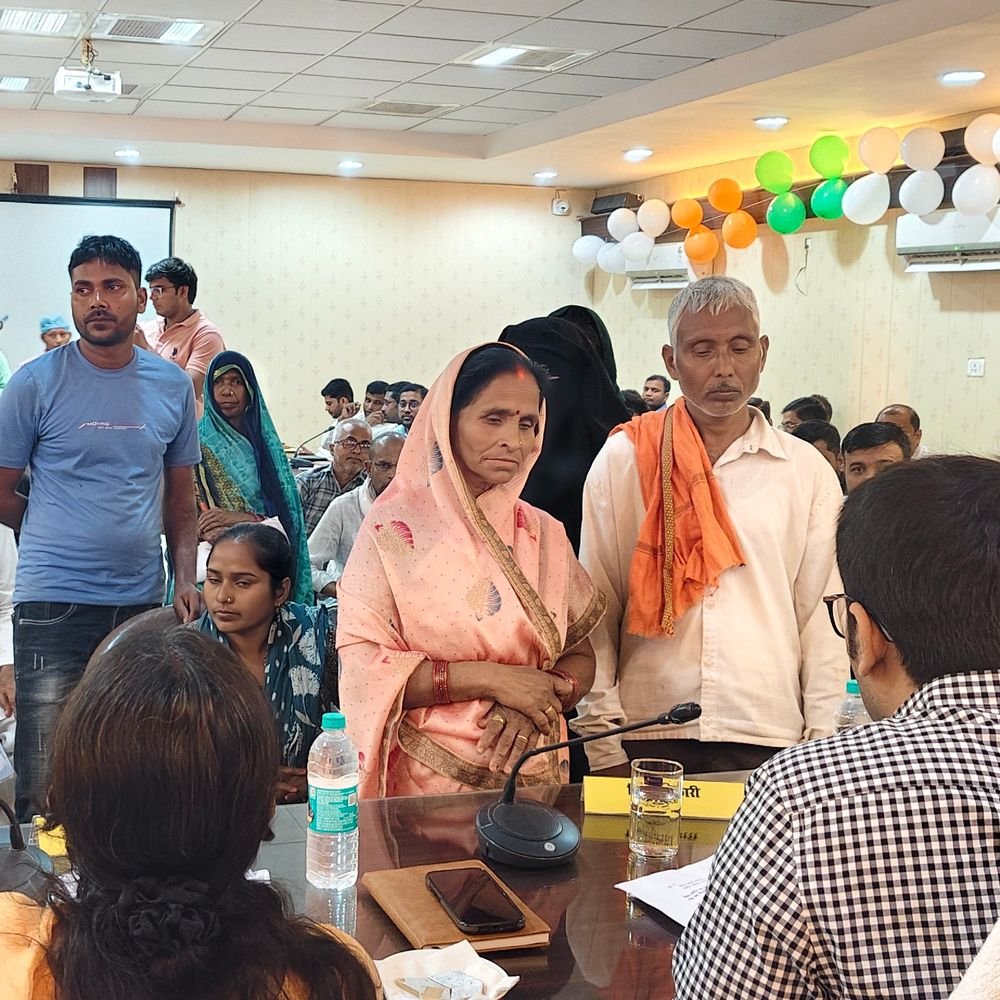 अमेठी में पिंक समाधान:डीएम ने महिलाओं की शिकायतों को तुरंत निपटाने के लिए अफसरों को बुलाया