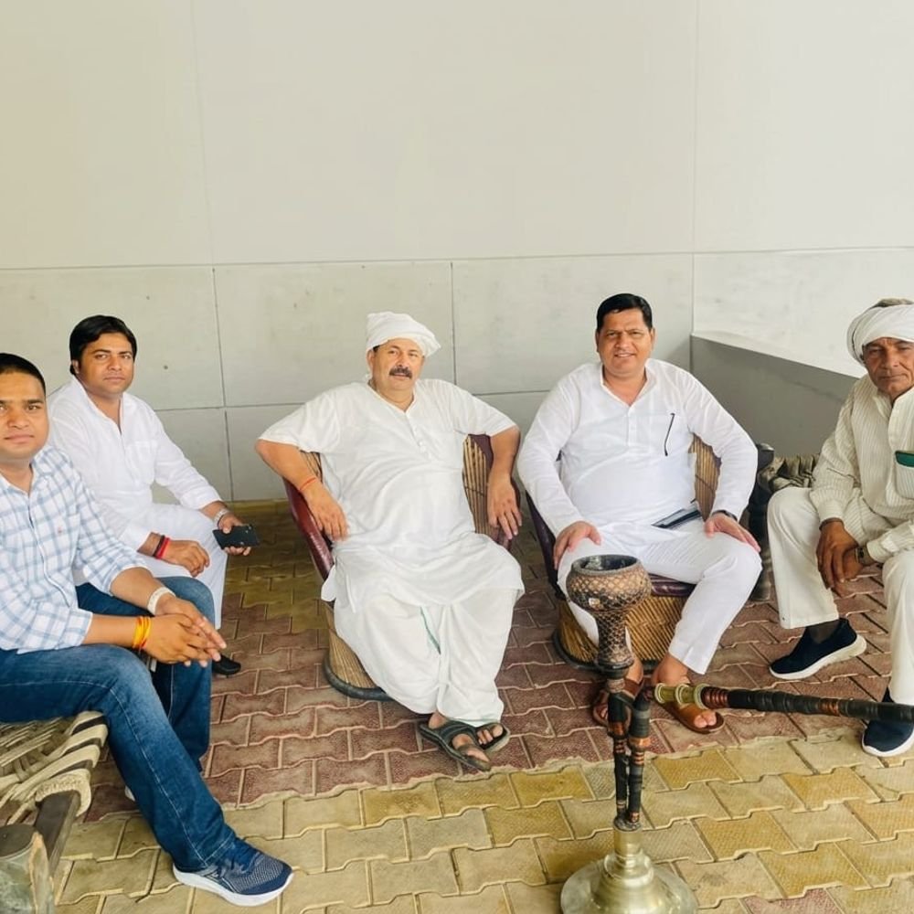 नरेश टिकैत बोले- दोषियों को बचाया तो आंदोलन होगा:भाकियू महासचिव से की मुलाकात, पत्नी की मौत मामले में न्याय का दिया भरोसा