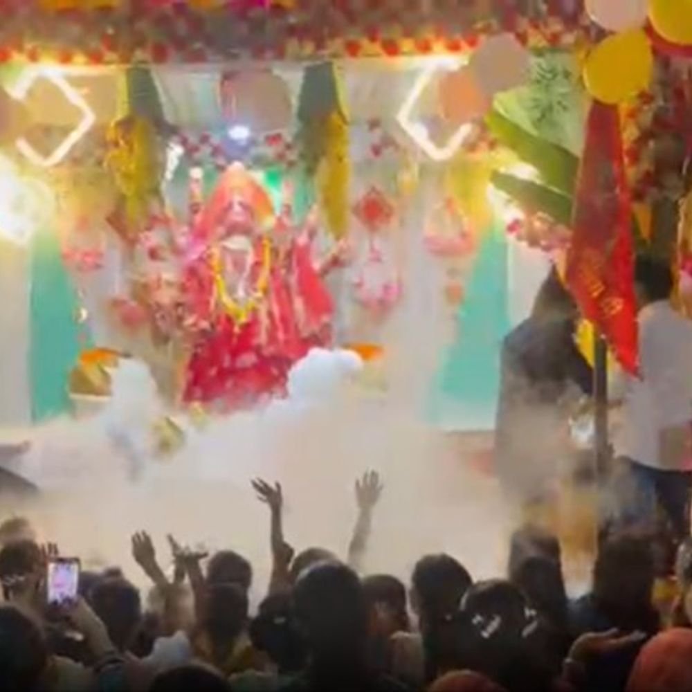 रसधान में सजा मां दुर्गा का दरबार:रसधान में भक्ति का माहौल, मां दुर्गा के दर्शन को पहुंच रहे श्रद्धालु