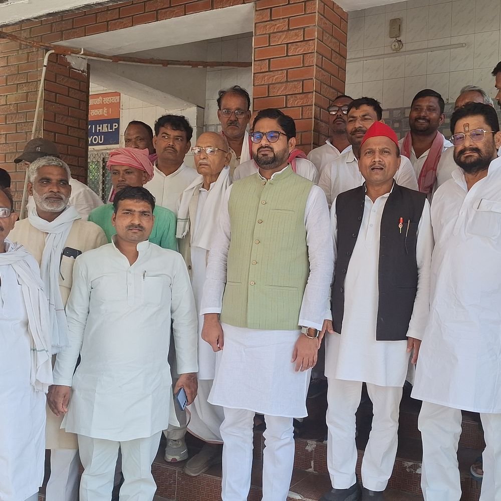 सपा ने गोलीकांड के आरोपियों के एनकाउंटर की मांग:गाजीपुर पुलिस से मिलकर कहा- अवैध संपत्ति पर बुलडोजर चले, नहीं तो आंदोलन होगा
