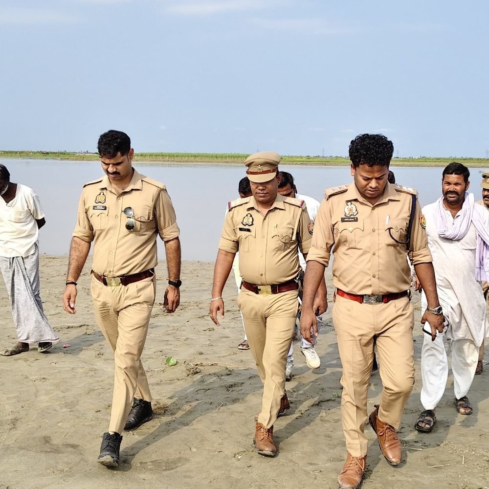 अयोध्या में नवरात्रि को लेकर प्रशासन अलर्ट:मूर्ति स्थापना से विसर्जन स्थल तक की तैयारियां एसडीएम और सीओ ने देखीं