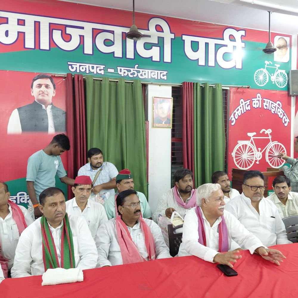 सपा का आरोप- फर्रुखाबाद में 700 वोटों का फर्जीवाड़ा पकड़ा:1 हस्ताक्षर से बने 70 वोट, जिलाध्यक्ष बोले- जीवित लोगों के नाम भी वोटर लिस्ट से काटे