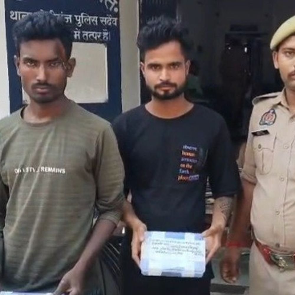सर्राफा दुकान में चोरी करने वाले दो आरोपी गिरफ्तार:गोंडा में शटर तोड़कर पायल चोरी करने का आरोप, 3,270 रुपए बरामद