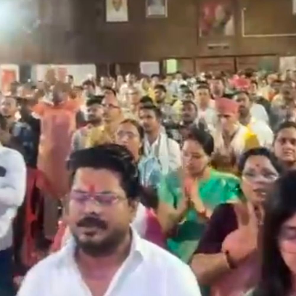 बलिया में पूर्व मंत्री आनंद स्वरूप शुक्ल ने साधा निशाना:बोले- कुछ दल समाज को भ्रमित करने की कोशिश कर रहे हैं