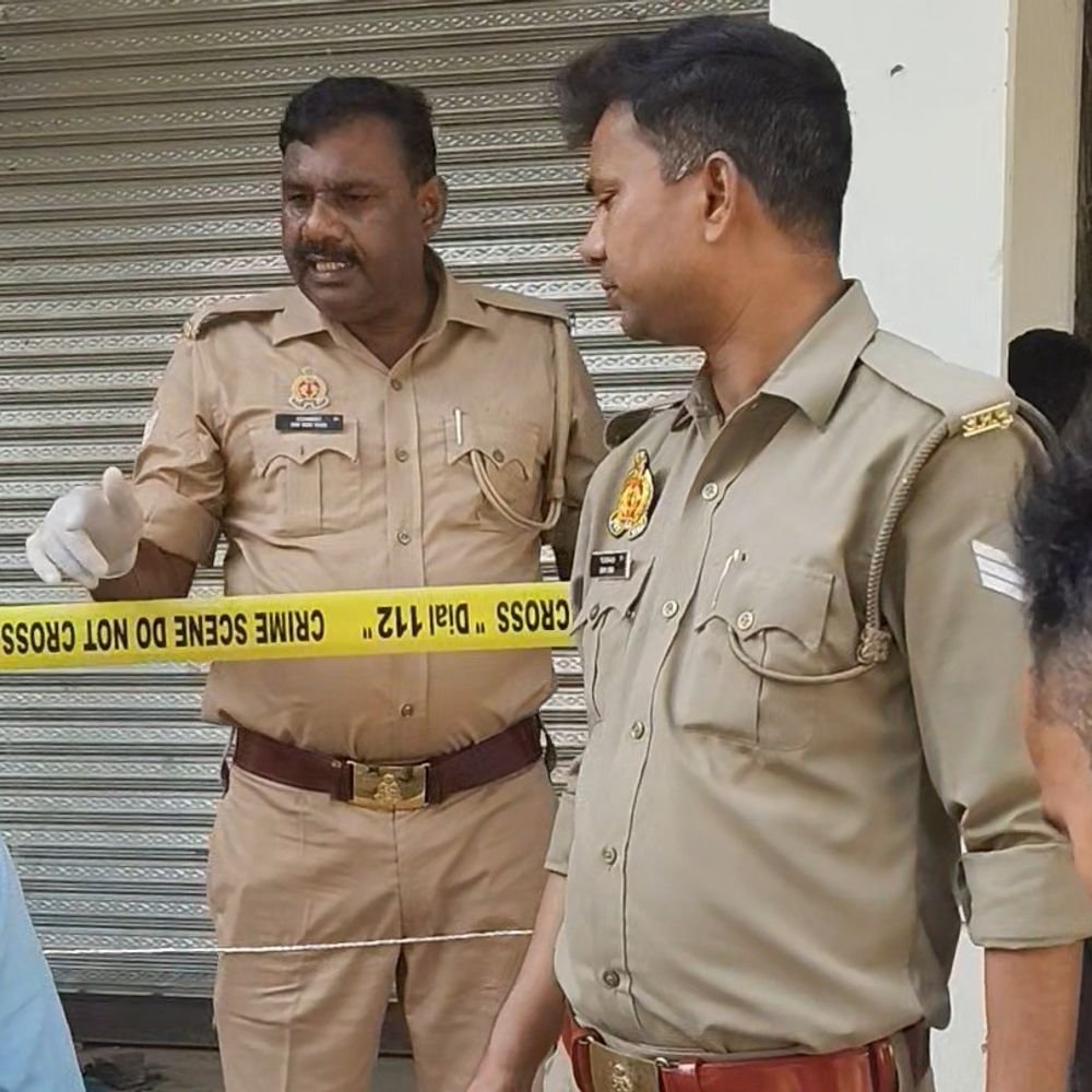 साधुवेशधारी युवक की कुल्हाड़ी और ईंट से चेहरा कूचकर हत्या:हरदोई में दुकानों के बरामदे में रहता था, आरोपी हिरासत में