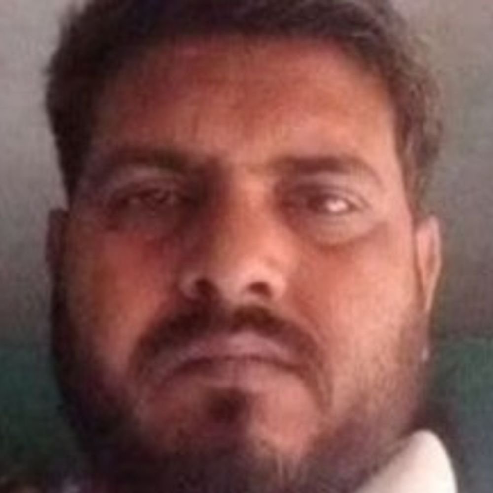 ट्रेलर की टक्कर से बाइक सवार की मौत:देवरिया मौके पर गई जान, ग्रामीणों ने पीछा कर वाहन पकड़ा, चालक फरार