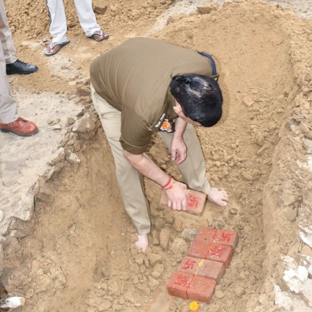 30 साल बाद बनेगा पुलिस अधीक्षक कार्यालय का स्वतंत्र भवन:बागपत में एसपी पूर्णेन्दु सिंह ने पुलिस लाइन में भूमि पूजन कर किया शिलान्यास