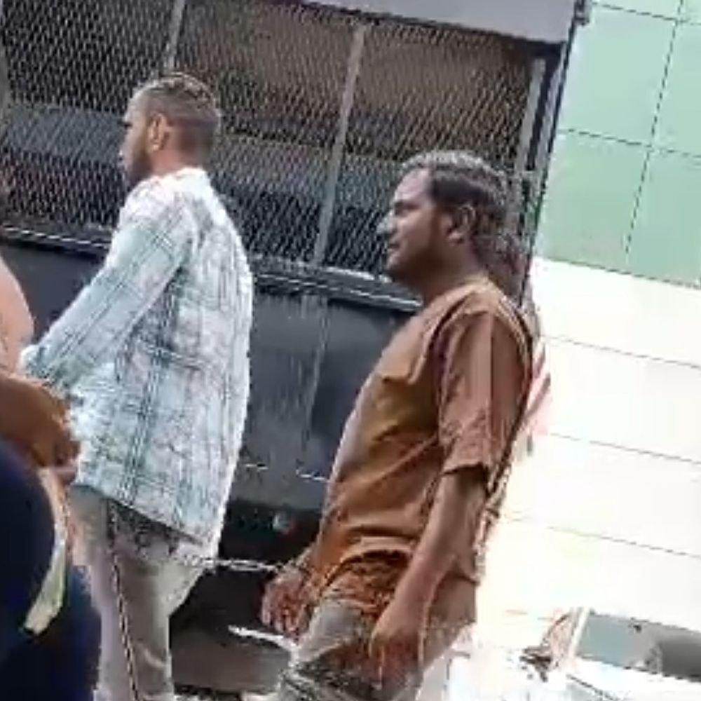 नौकरी का झांसा देकर मलेशिया भेजे, दो युवक हिरासत में:शामली में टूरिस्ट वीजा पर काम करने का आरोप, एजेंटों की जांच की मांग