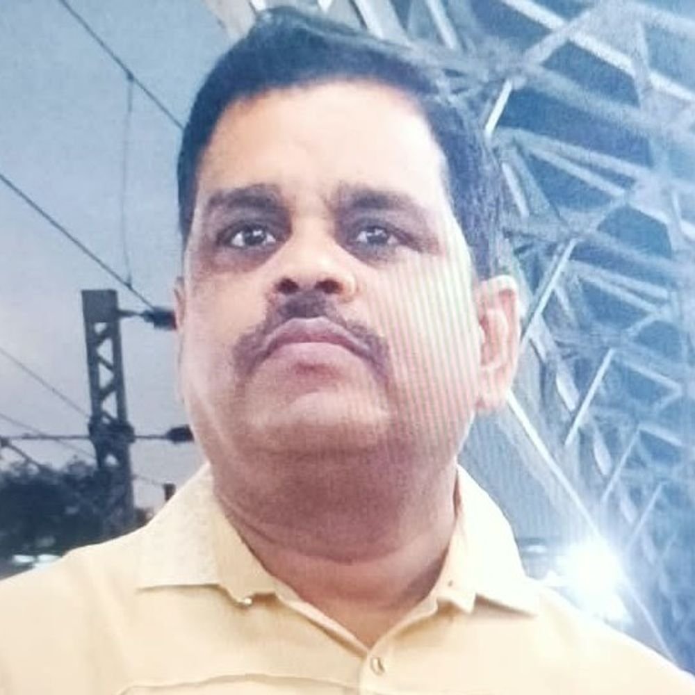 बैट्री फैक्ट्री में अनियंत्रित लोडर ने कर्मचारी को रौंदा, मौत:पनकी में स्कूटी हटाने को कहा तो ड्राइवर ने लोडर बढ़ा दिया, गार्ड भी घायल