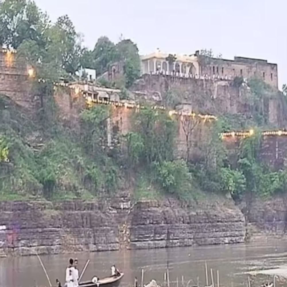 मिर्जापुर में छात्रवृत्ति परीक्षा का केंद्र बदला:अब राजकीय बालिका इंटर कॉलेज चुनार में 1 नवंबर को होगी