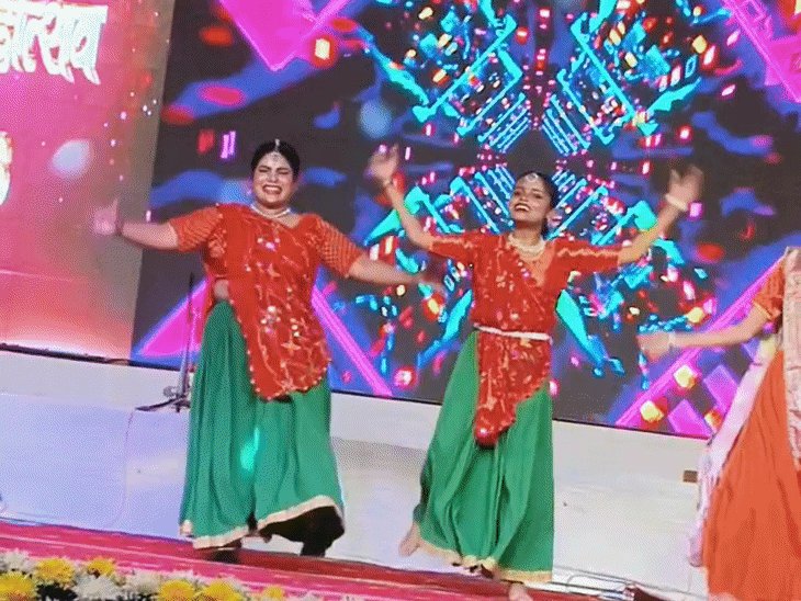 विंध्य महोत्सव में लोकनृत्य, भजनों की शानदार प्रस्तुतियां:तीसरे दिन प्रदेश के कलाकारों ने दी प्रस्तुति, विधायक शुचिस्मिता मौर्य ने किया शुभारंभ