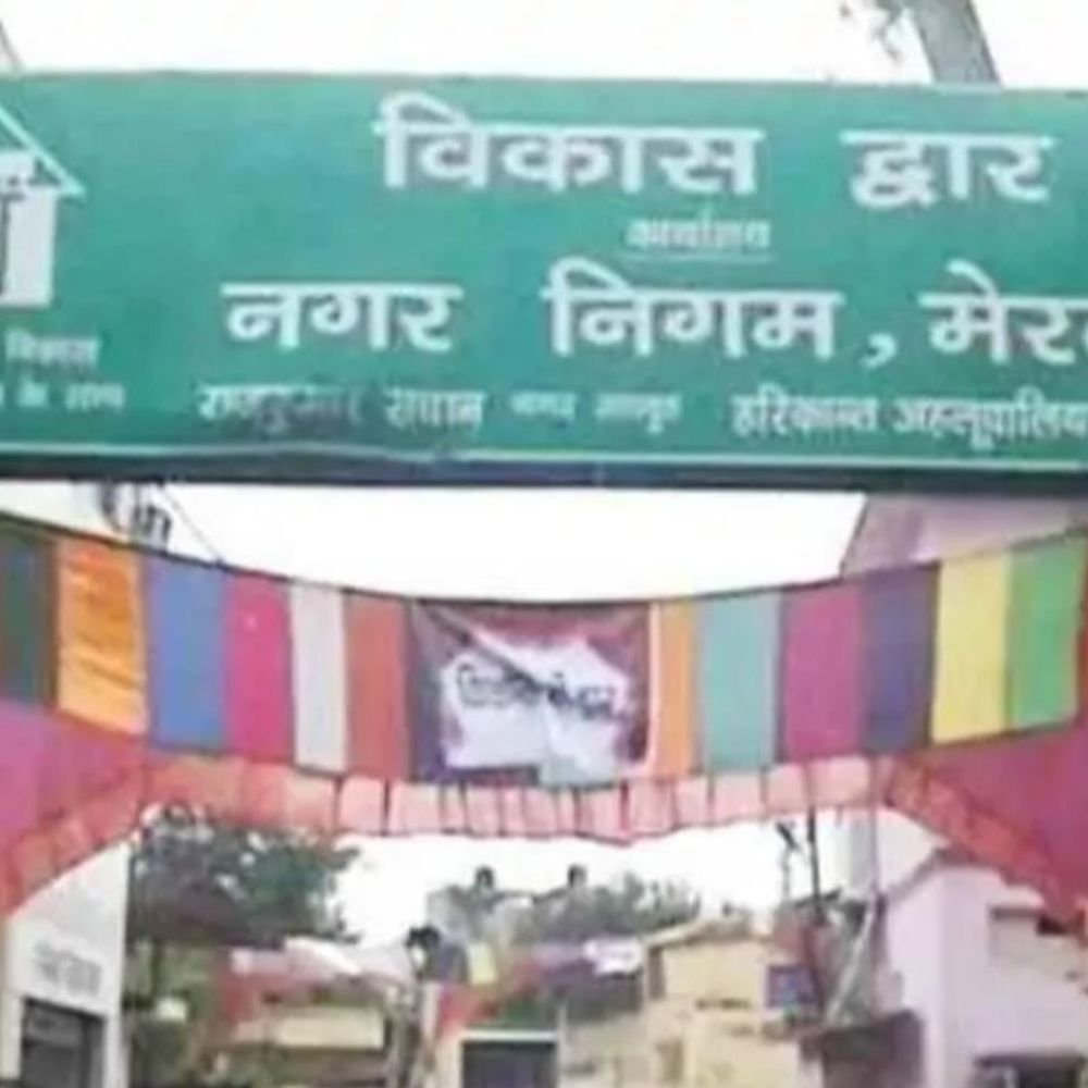 गोवंश की दुर्दशा पर मेरठ नगर आयुक्त का घेराव:भाकियू धनसिंह कोतवाल ने की निराश्रित पशुओं के लिए इलाज, चारा और छाया दिलाने की मांग