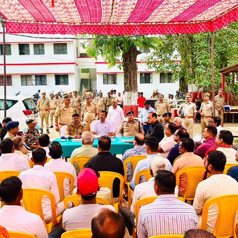रूपईडीहा में DM-SP ने की शांति समिति की बैठक:नवरात्र-दशहरा शांति से मनाने पर जोर, भारत-नेपाल सीमा पर सुरक्षा जांची