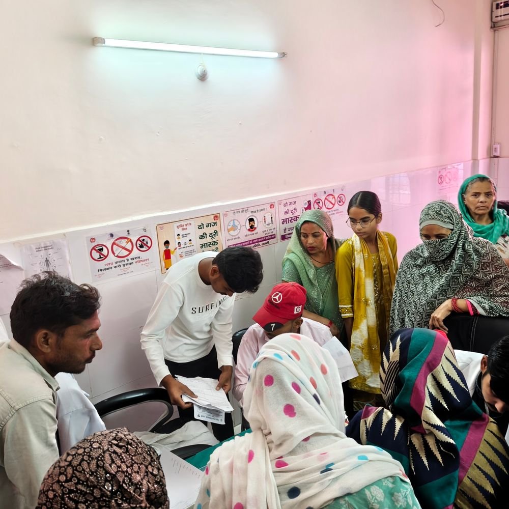 मौसम बदलते ही बढ़े खांसी-जुकाम और बुखार के मरीज:शामली जिला अस्पताल में रोजाना 150 से बढ़कर 200 हुई OPD