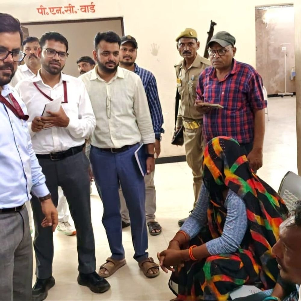 झांसी में त्योहारों के बाद झोलाछाप डॉक्टरों पर होगी कार्रवाई:जिलाधिकारी बोले-बंद कराए गए अल्ट्रासाउंड सेंटर की भी कराएंगे जांच