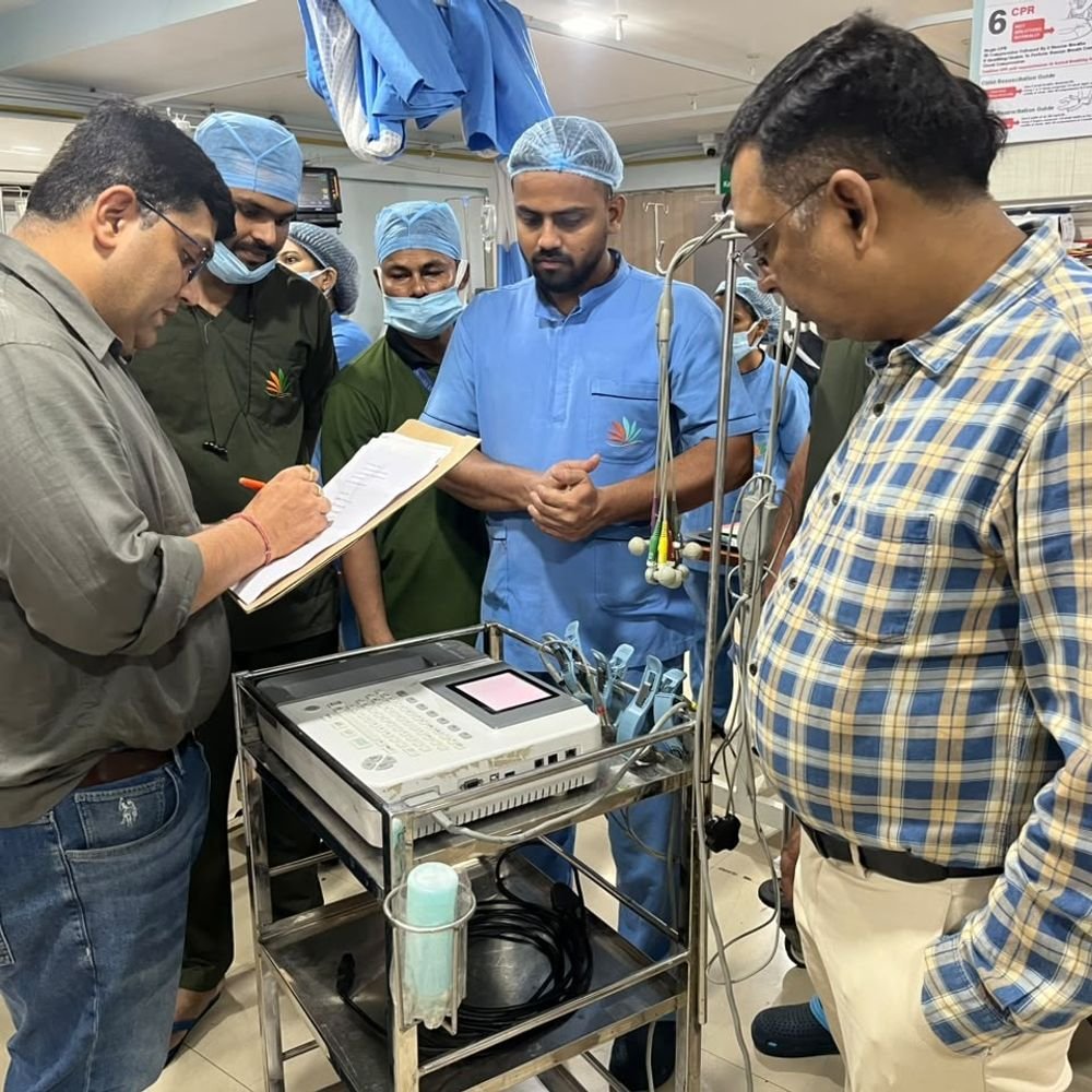 वाराणसी में निजी अस्पतालों की जांच:एयर डिस्प्ले और पीएम दौरे मद्देनजर स्वास्थ्य विभाग ने परखीं आपातकालीन व्यवस्थाएं