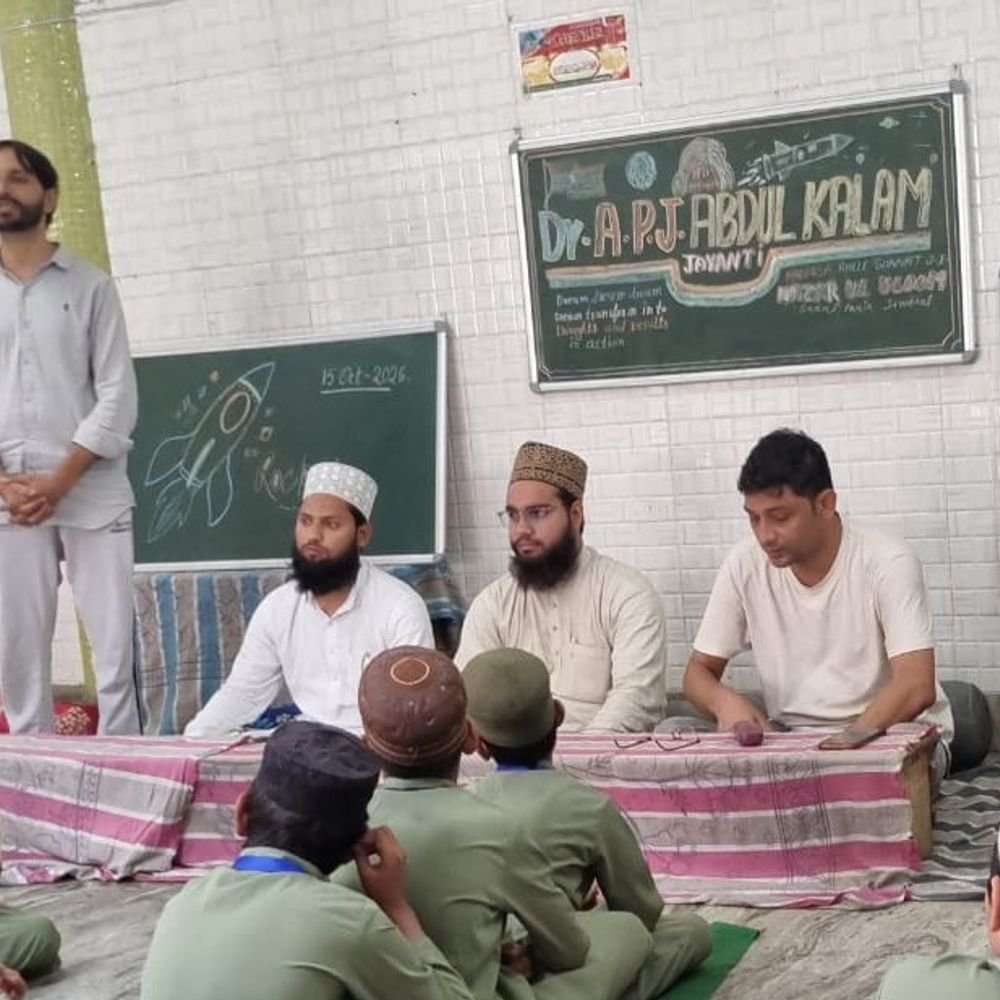 संभल में डॉ. कलाम की जयंती पर संगोष्ठी:विद्यार्थियों ने बनाईं वैज्ञानिक तस्वीरें, पोखरण परीक्षण संग उपलब्धियों को किया याद