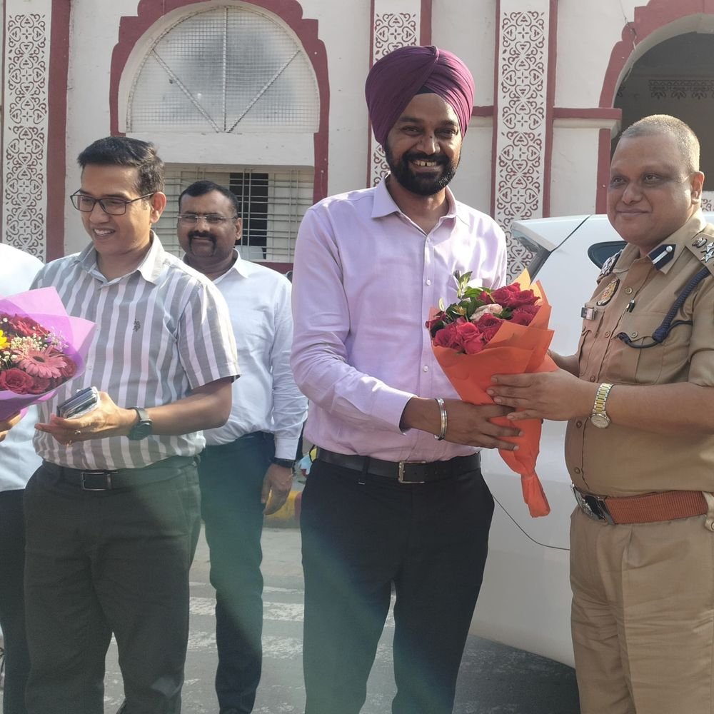 सुल्तानपुर में दुर्गा पूजा पर सुरक्षा के पुख्ता इंतजाम:मंडलायुक्त और डीआईजी ने किया निरीक्षण, पीएसी-एसडीआरएफ समेत कई टीमें रहेंगी तैनात