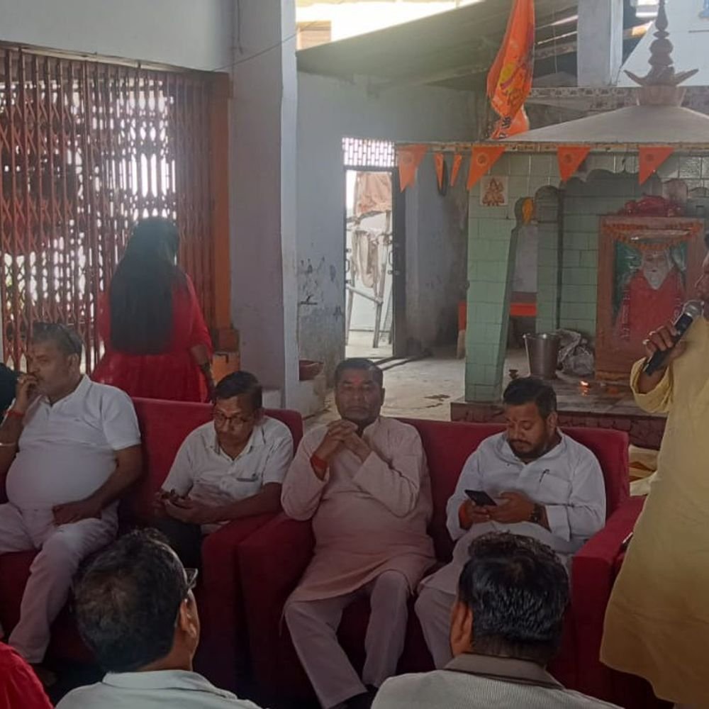 दुर्गा प्रतिमा महाविसर्जन की तैयारी, 21 अक्टूबर को निकलेगा जूलूस:बहराइच में मौनी बाबा आश्रम में मां दुर्गा हिन्दू पूजन महासमिति की बैठक