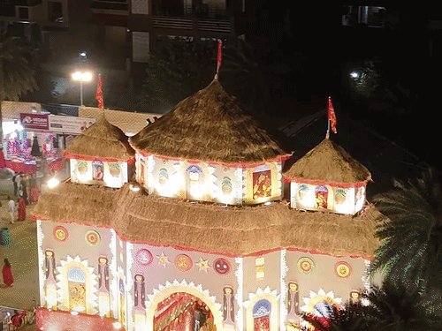 लखनऊ के सहारा स्टेट में सजा भव्य दुर्गा पंडाल:रंग-बिरंगी सजावट और पारंपरिक अंदाज में मां दुर्गा, देखिए VIDEO